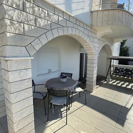 Luxury Sycamore 4* Apartman