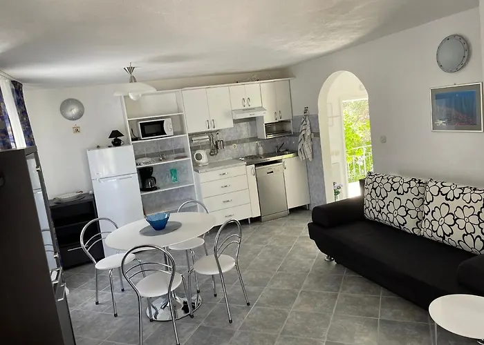 Luxury Sycamore 4* Apartment *